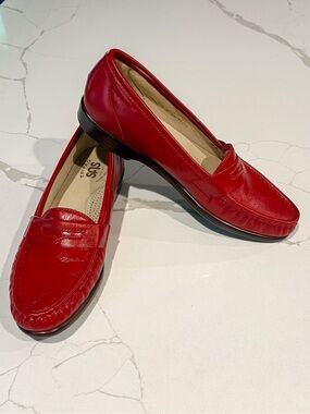 SAS Women’s Red Leather Penny Loafers 8,5 S (AAA)